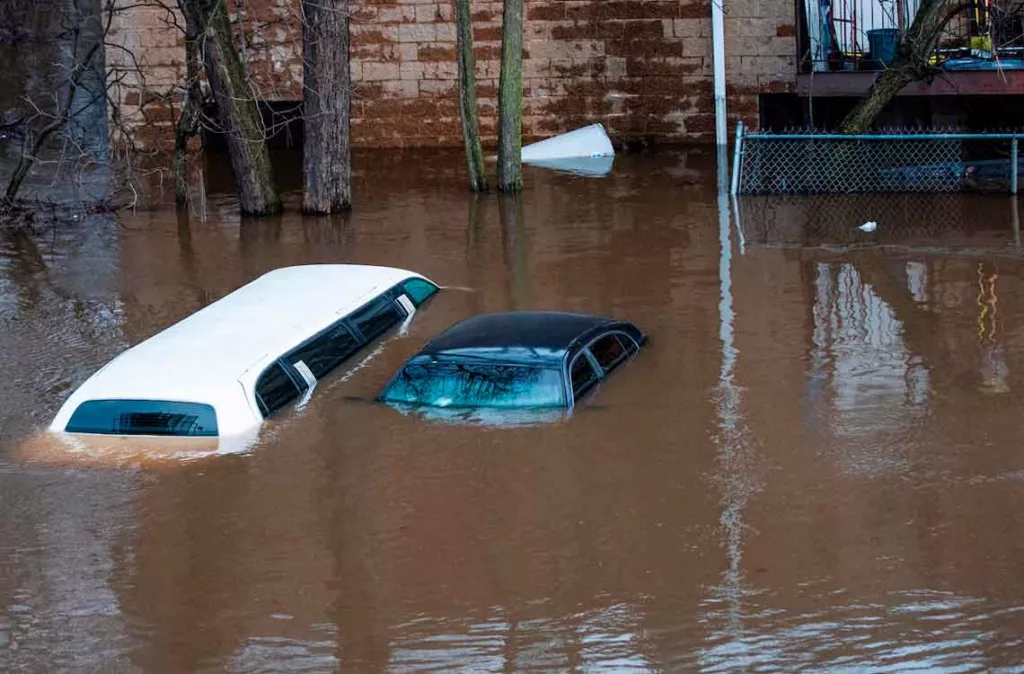 Intensas lluvias dejan dos muertos y caos por inundaciones en Nueva York, Nueva Jersey y Virginia