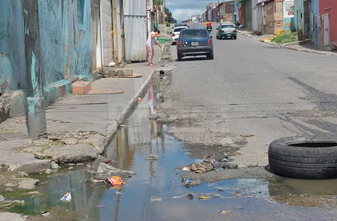 Barrio Unión sufre por constantes botes de aguas negras: vecinos exigen solución definitiva
