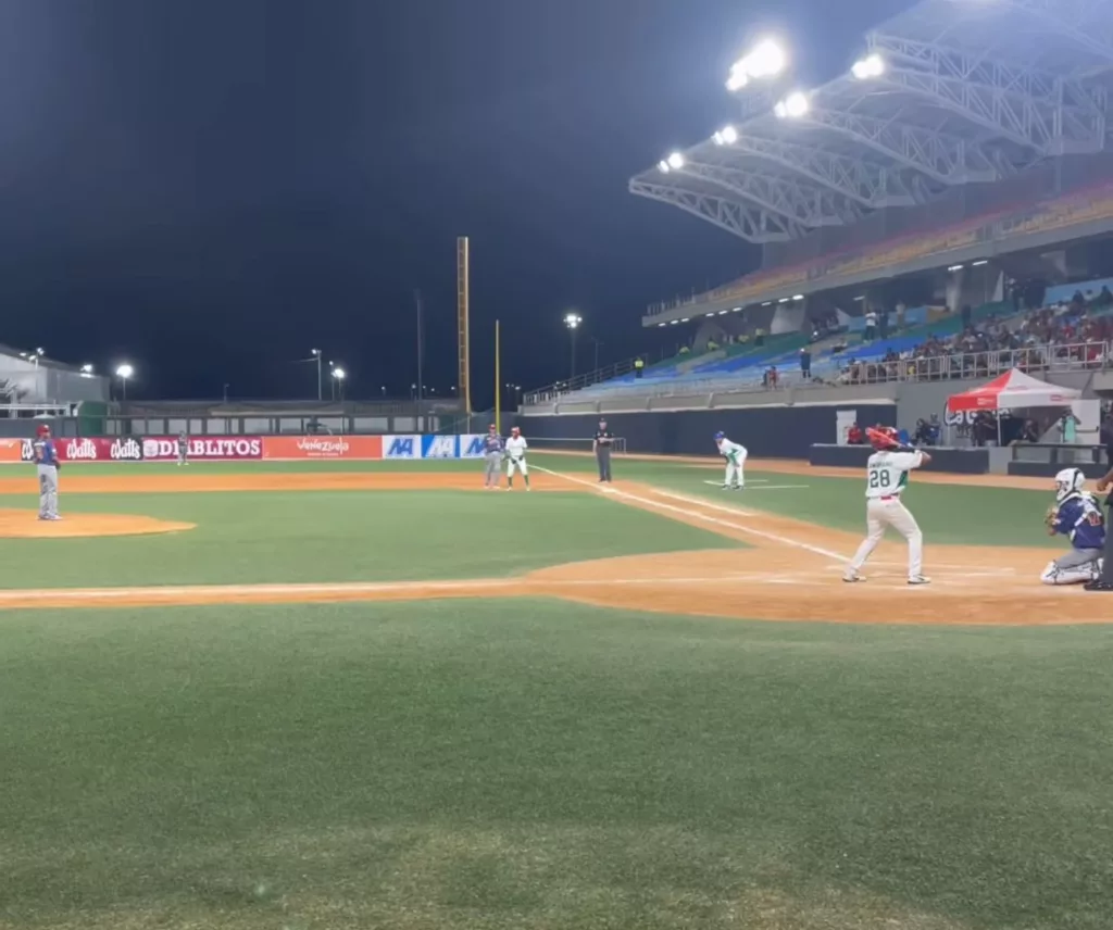 La II Serie del Caribe Kids dio inicio este domingo 6 de julio en el estadio “Jorge Luis García Carneiro” de La Guaira con una ceremonia inaugural a las 6:00 de la tarde, tal como anunció la Confederación de Béisbol Profesional del. El ambiente marcó el comienzo de este prestigioso torneo regional que reúne a las futuras estrellas del béisbol de 12 y 13 años.