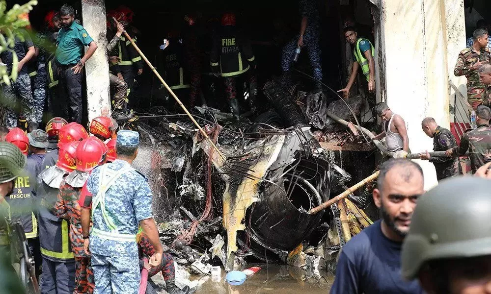 Avión se cae en Bangladesh