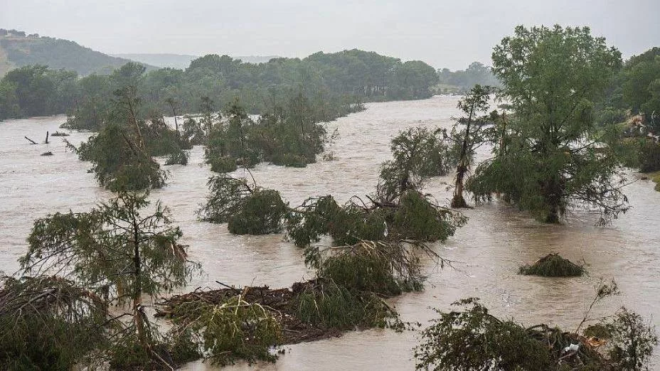 Tragedia en Nuevo México: inundaciones récord cobran vidas tras incendio forestal