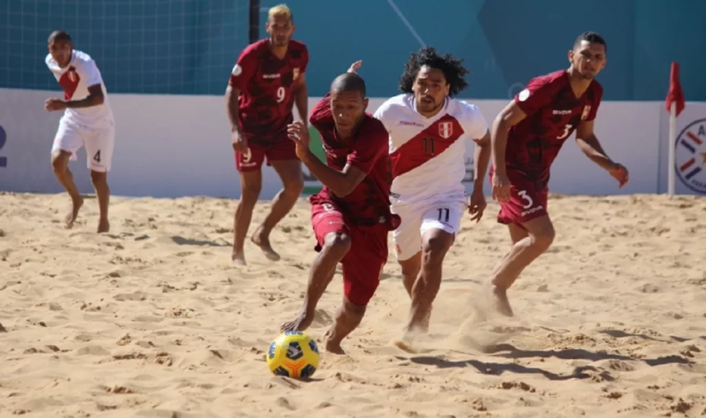 Manuel Benítez, instructor de futbol de playa