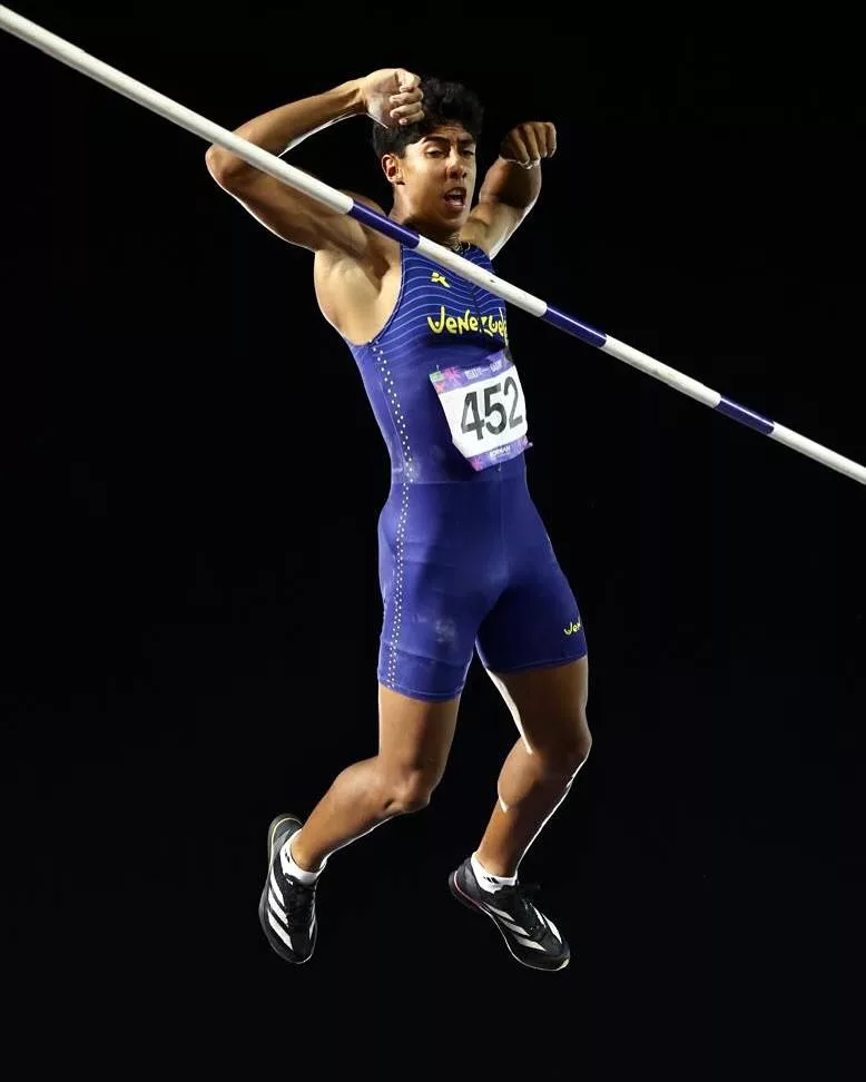 Ricardo Montes gana oro y rompe récord en los Juegos Panamericanos en salto con pértiga