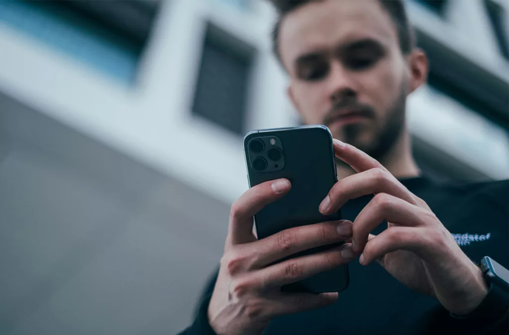 ¿Apego a la Inteligencia Artificial? Expertos analizan la nueva relación entre jóvenes y chatbots