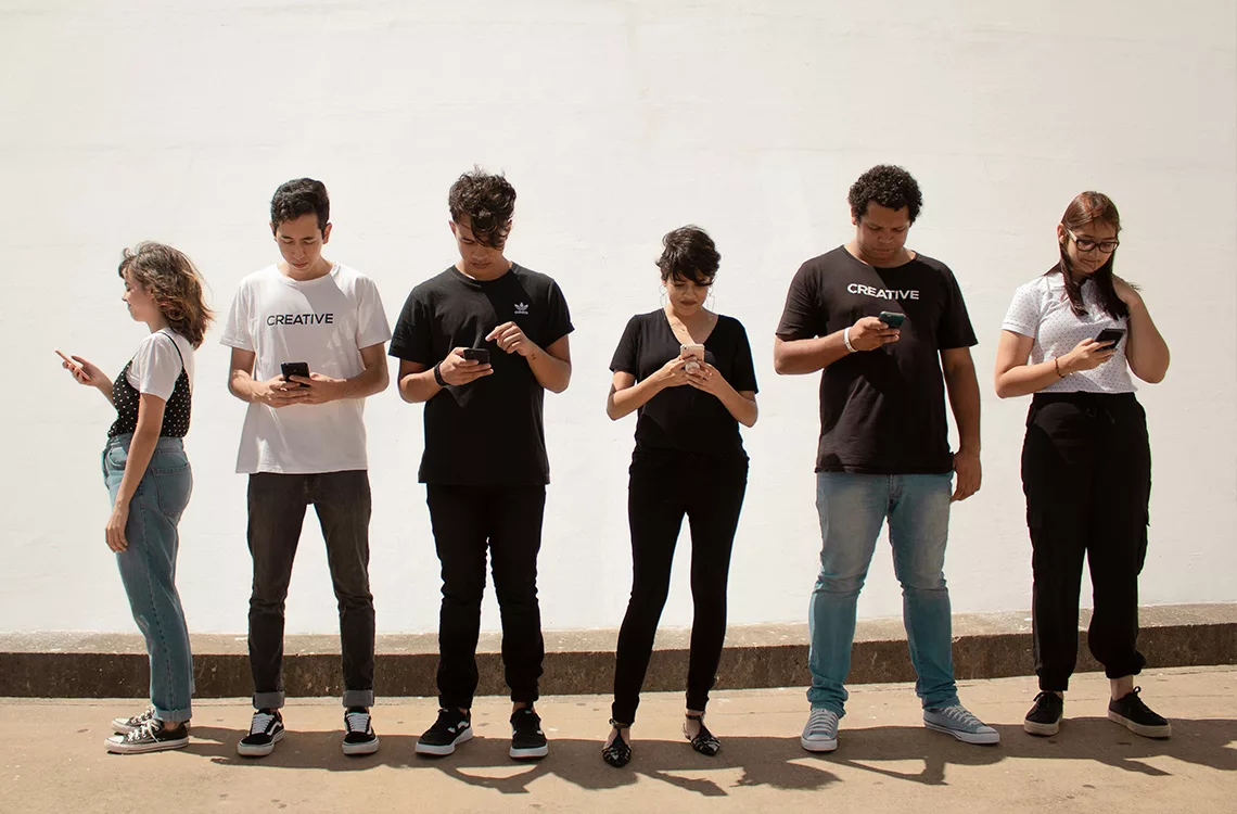 ¿Apego a la Inteligencia Artificial? Expertos analizan la nueva relación entre jóvenes y chatbots