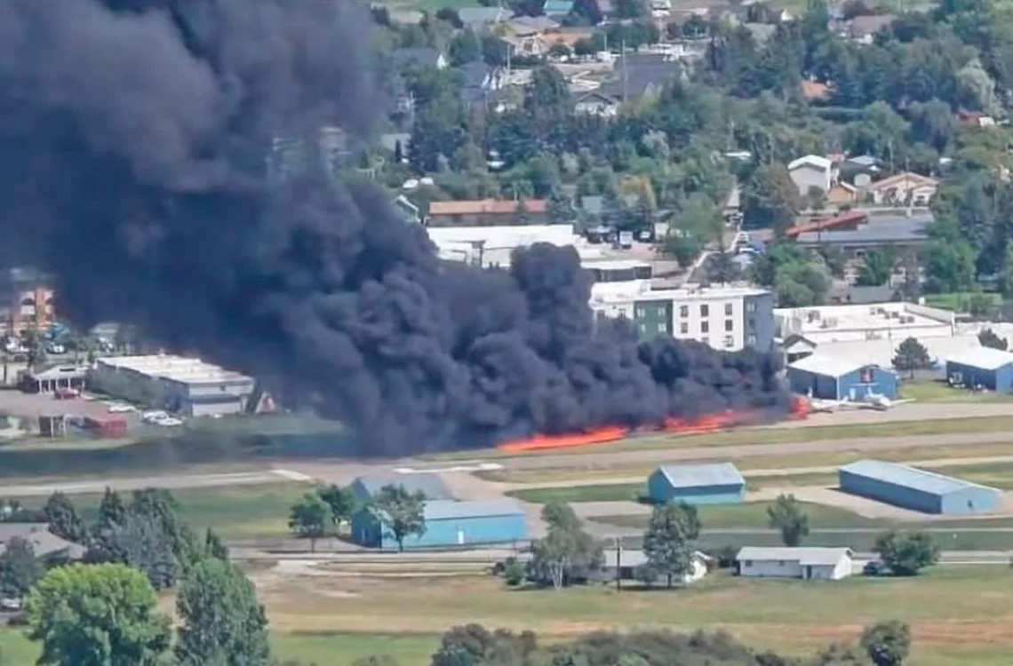 Colisión de dos Aviones provoca un incendio en el aeropuerto de Kalispell