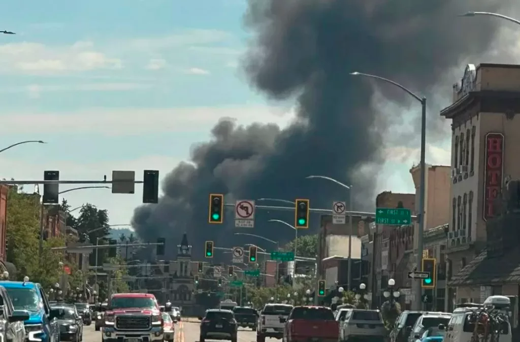 Accidente aéreo provoca un incendio en el aeropuerto de Kalispell