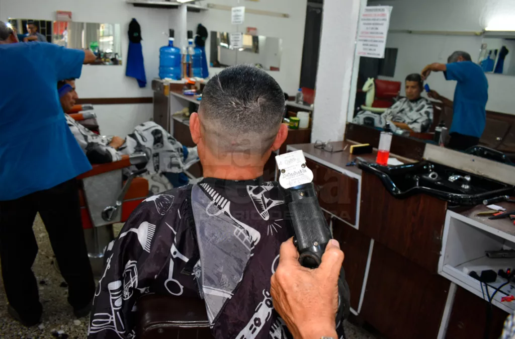 Barberos se dedican a este oficio por legado y vocación