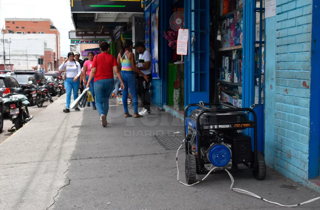 Más de 10 locales y 6 familias de la carrera 21 afectados por falla eléctrica
