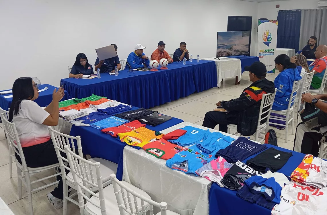 Lara realiza congresillos técnicos para el inicio de los JUDENALES