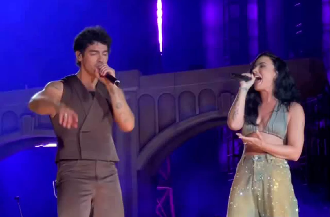 Demi Lovato se une a los Jonas Brothers para cantar éxitos de 