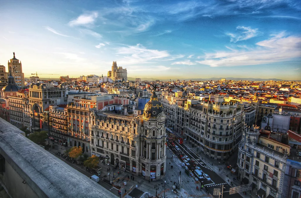 España alcanza cifra récord de habitantes impulsada por inmigrantes