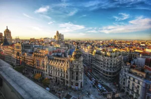 España alcanza cifra récord de habitantes impulsada por inmigrantes