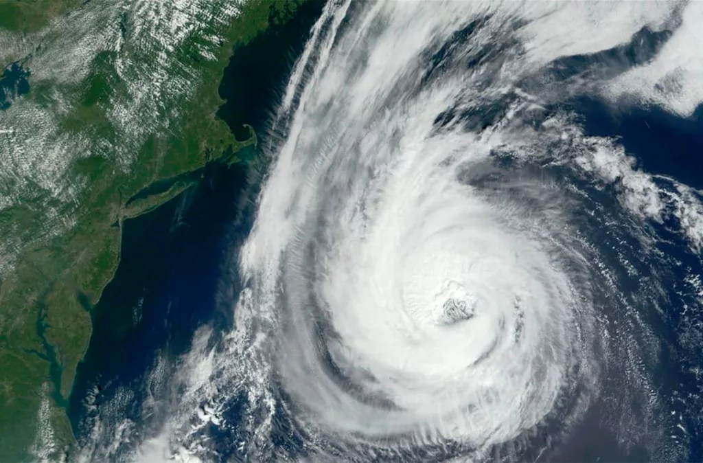 Huracán Erin se fortalece y podría alcanzar categoría 4 en el océano Atlántico