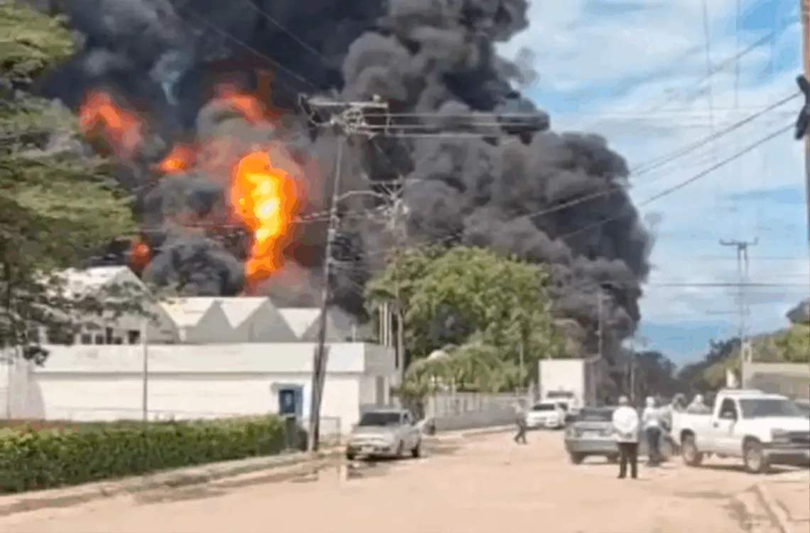 Incendio en empresa procesadora de químicos en Los Guayos dejó dos fallecidos