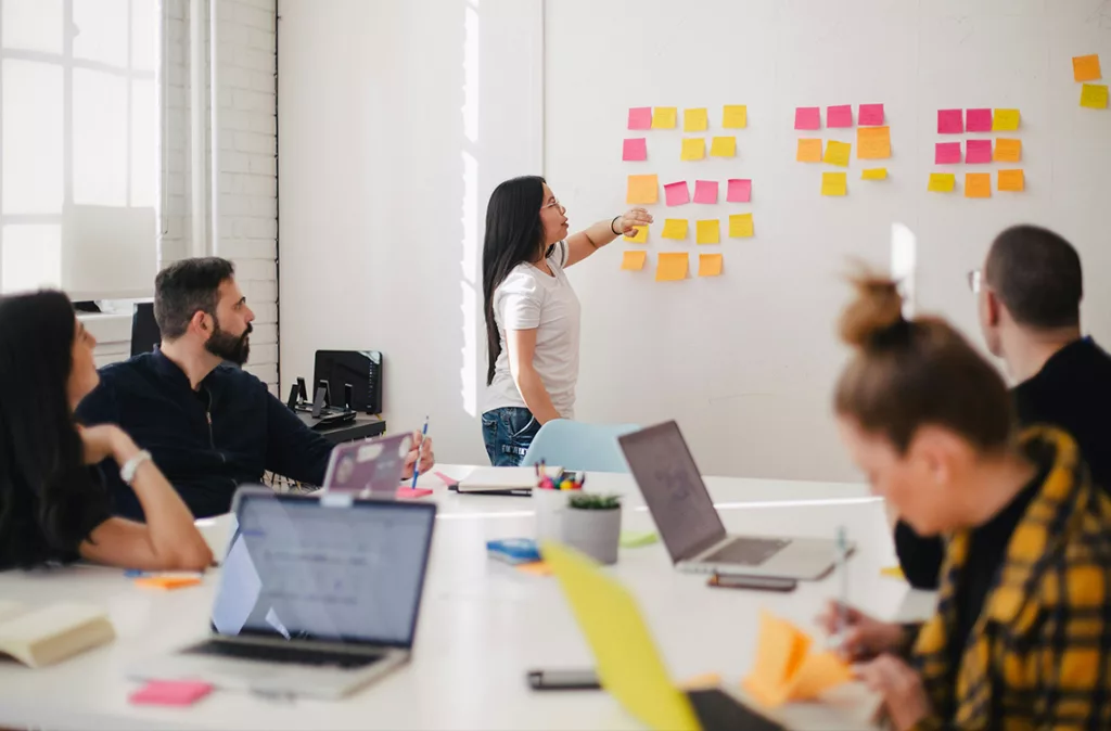 Más del 70% de los jóvenes universitarios buscan empleo en empresas nacionales o trasnacionales