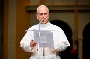 León XIV en la celebración de la Asunción: María, signo de paz en tiempos de violencia