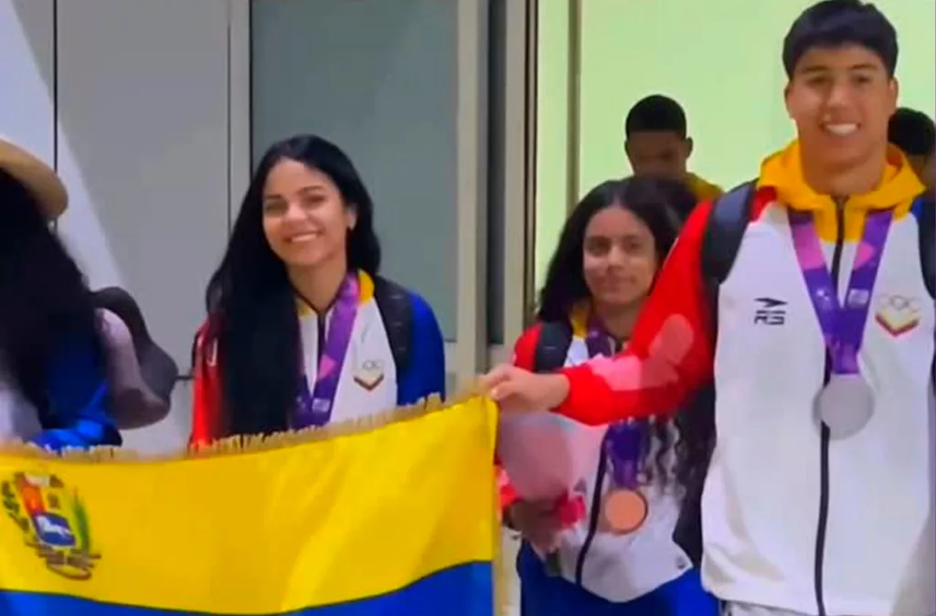 Medallistas de la delegación venezolana de los Juegos Sudamericanos regresa al país