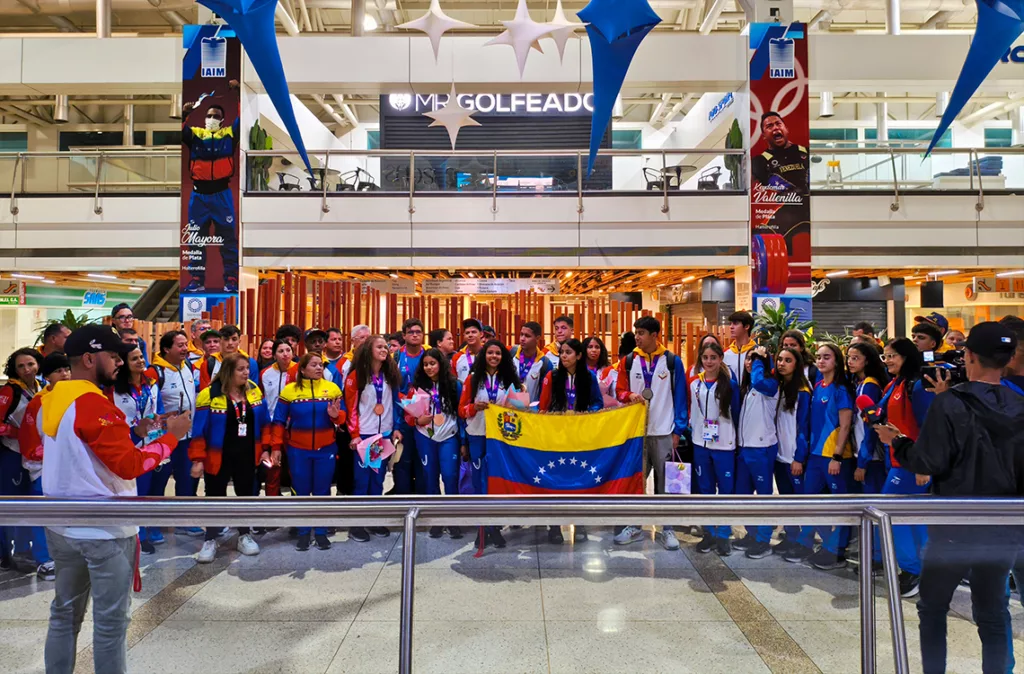 Medallistas de la delegación venezolana de los Juegos Sudamericanos regresa al país