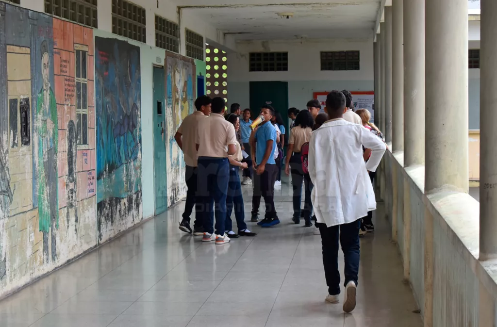 Ministro de Educación anuncia que estudiantes destacados podrán ser "preparadores"