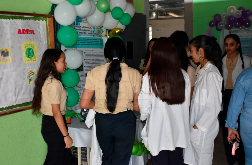 Ministro de Educación anuncia que estudiantes destacados podrán ser "preparadores"