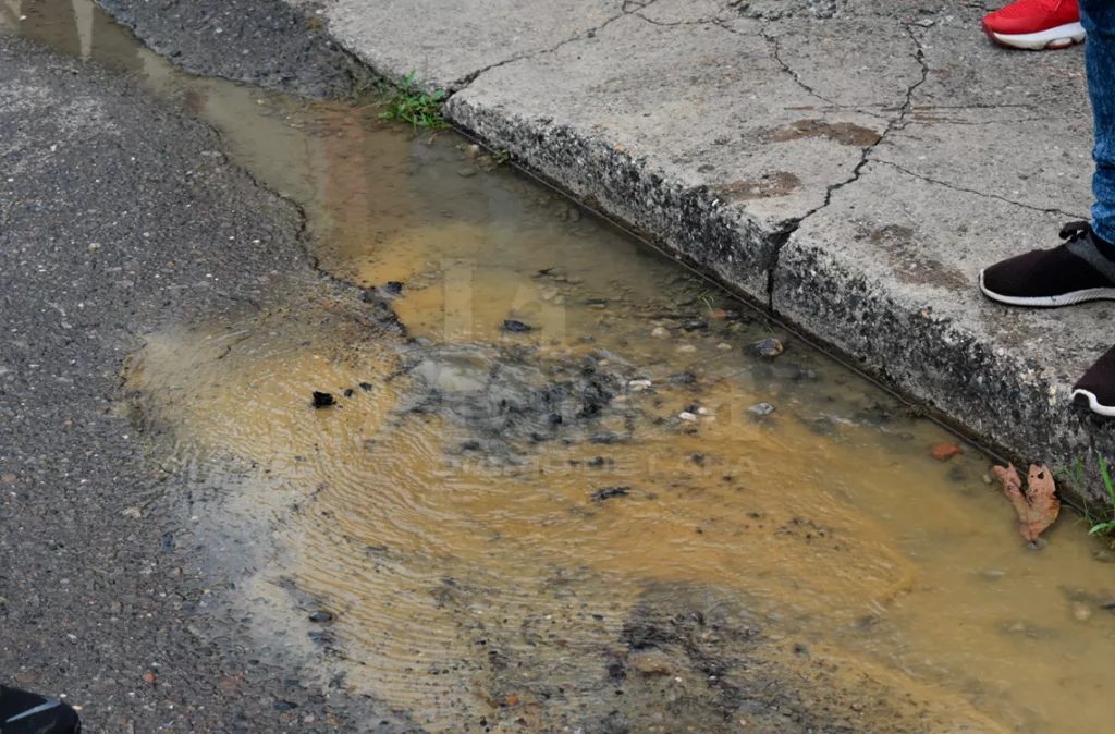 Bote de agua deja sin servicio a 30 casas de Santa Isabel