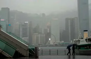 Señal negra de tormenta activa la alerta en Hong Kong tras lluvias extrema