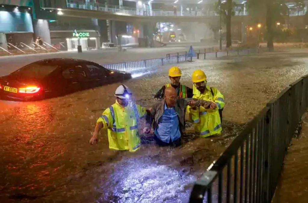 Señal negra de tormenta activa la alerta en Hong Kong tras lluvias extrema