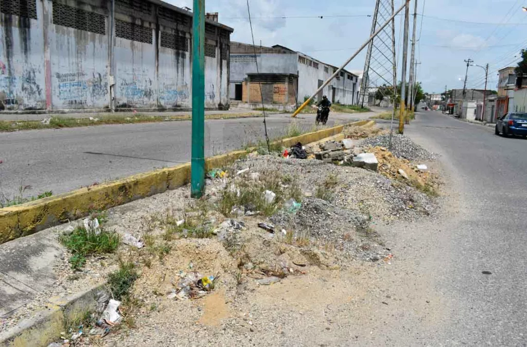 Deterioro en la Avenida Divina Pastora