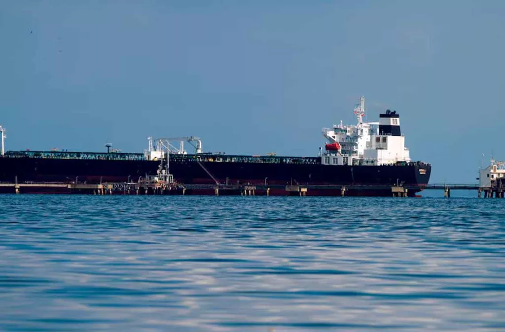 Tras licencia de EE.UU., tres buques de Chevron se dirigen a Venezuela