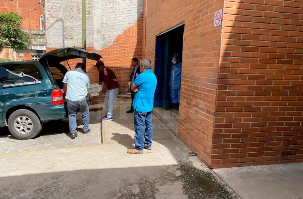 Slider con logo nuevo en el centro 60