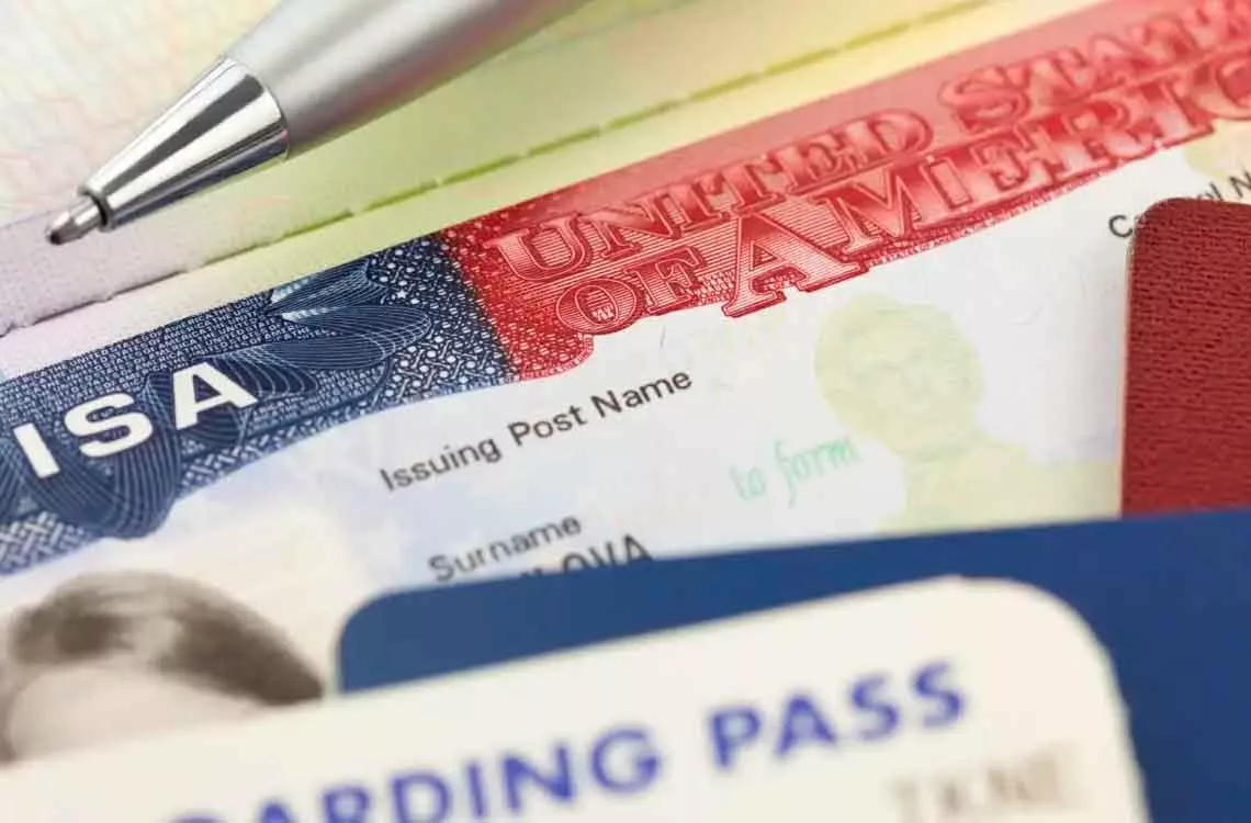 Nueva política migratoria: EE. UU. revisa las visas de 55 millones de extranjeros.