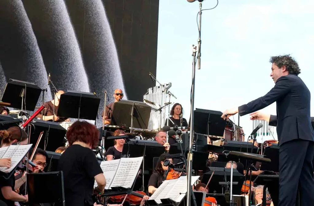 Slider con logo nuevo en el centro Recuperado 54