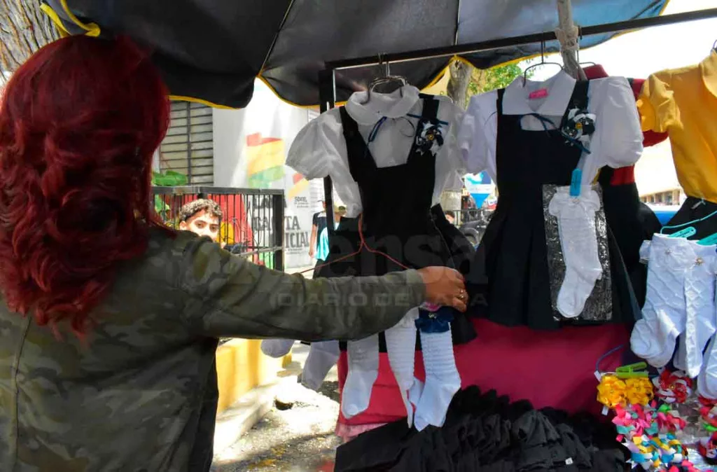 Familias de Barquisimeto se las ingenian para comprar uniformes escolares ante precios elevados