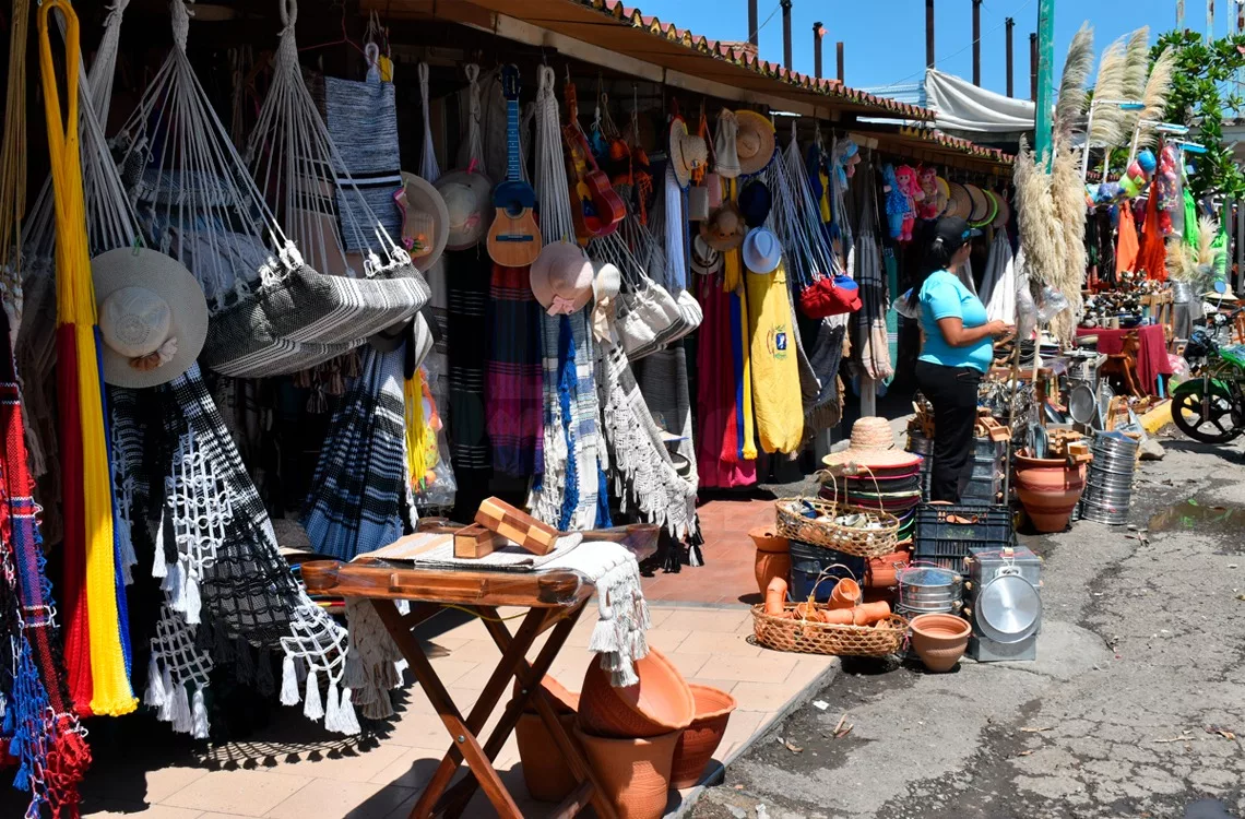 Tintorero busca cuidar el legado de las familias