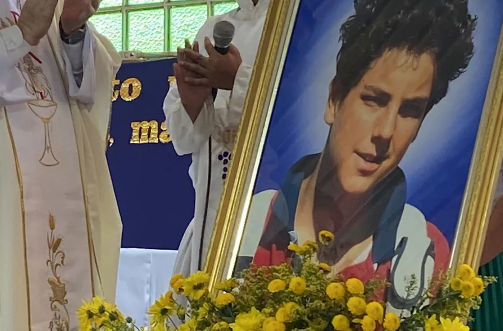 Reliquia de San Carlo Acutis es hurtada del altar en una Iglesia de Mérida