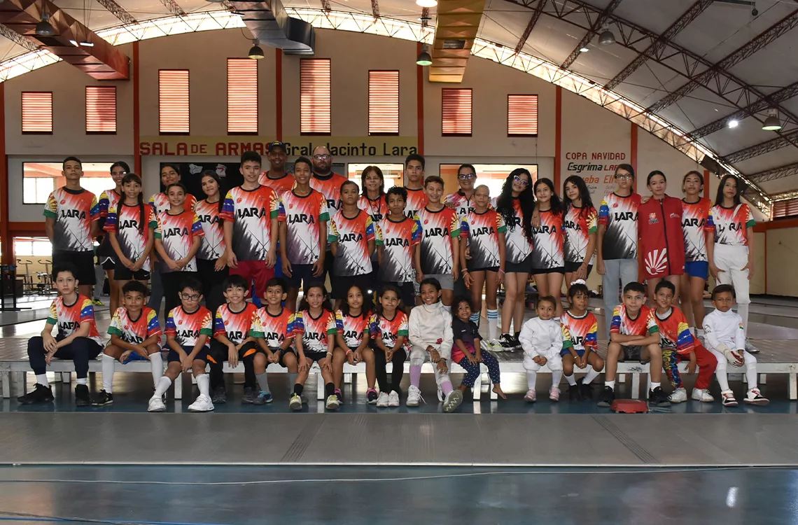 Jóvenes esgrimistas de Lara buscan superar récord de medallas en torneo nacional