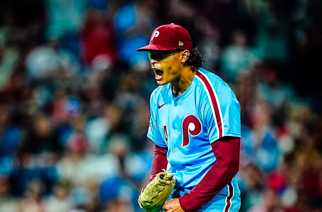 Luzardo domina a los Mets con 10 ponches después de inicio difícil en el montículo