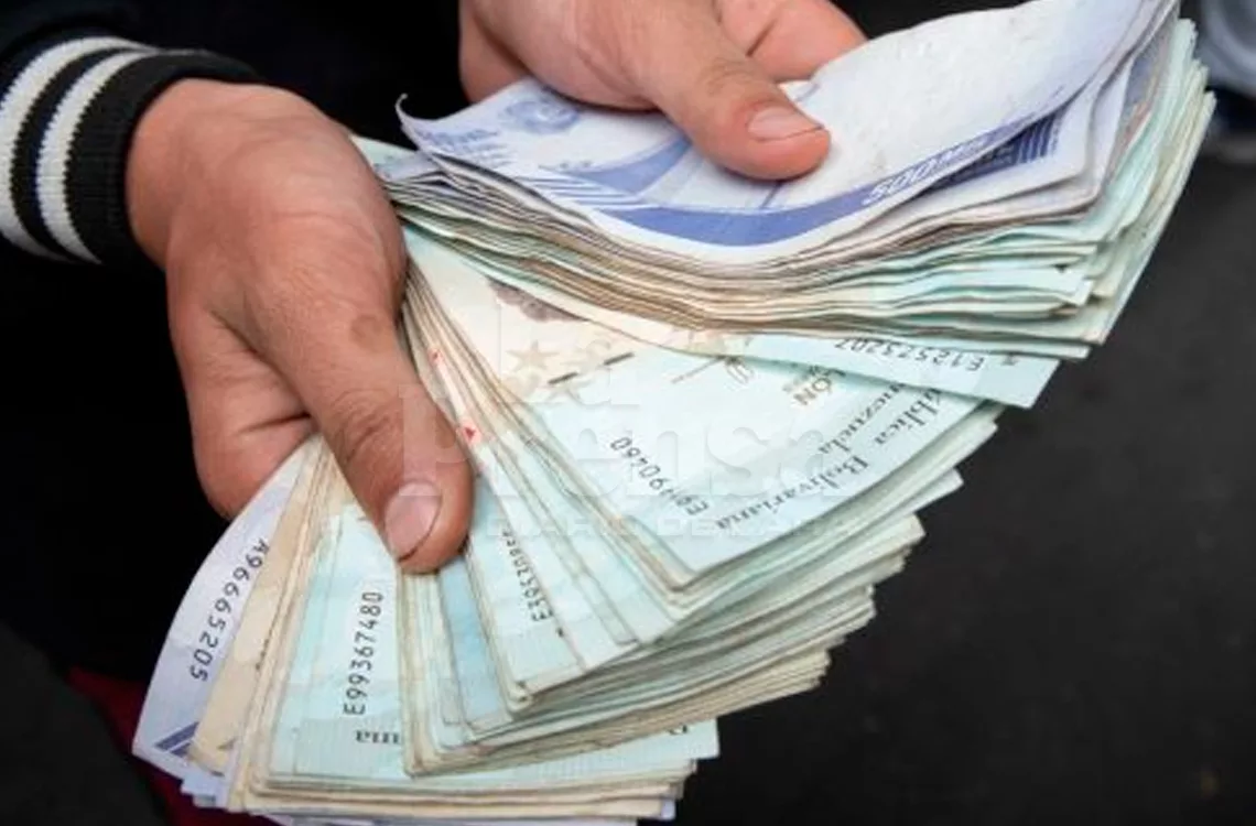 El 95% de las compras en supermercados se realizan en bolívares, según ANSA