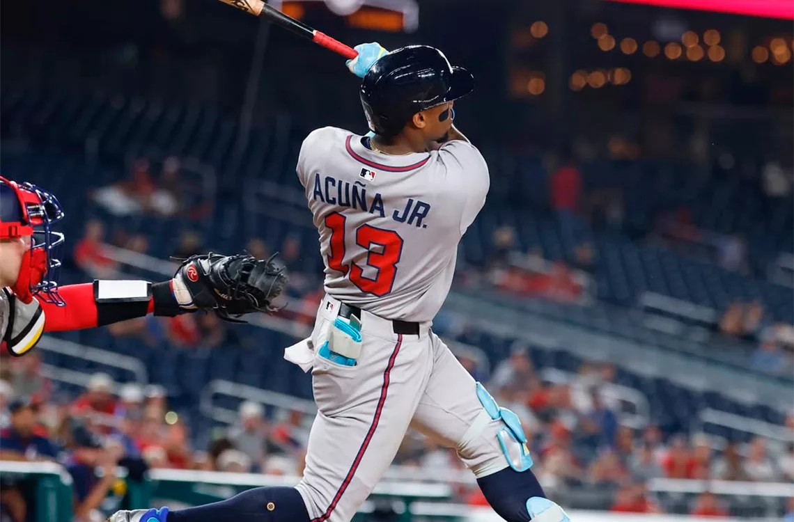 Ronald Acuña Jr. Brilla en su Regreso, a Tres Jonrones de los 20