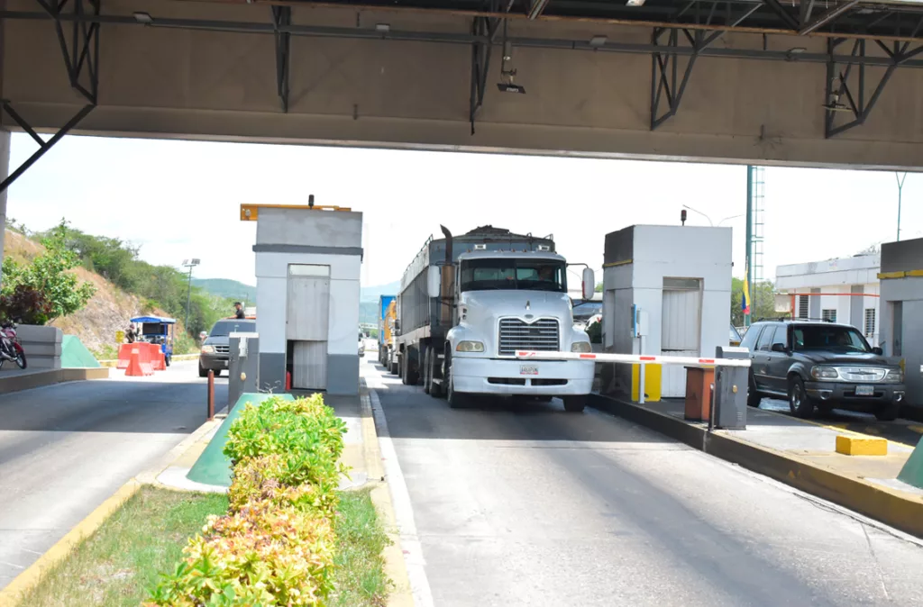 Aumento de tarifa sorprende a choferes de carga pesada