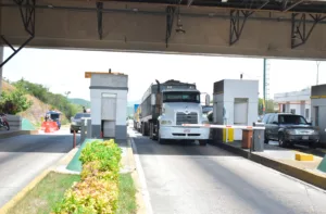 Aumento de tarifa sorprende a choferes de carga pesada