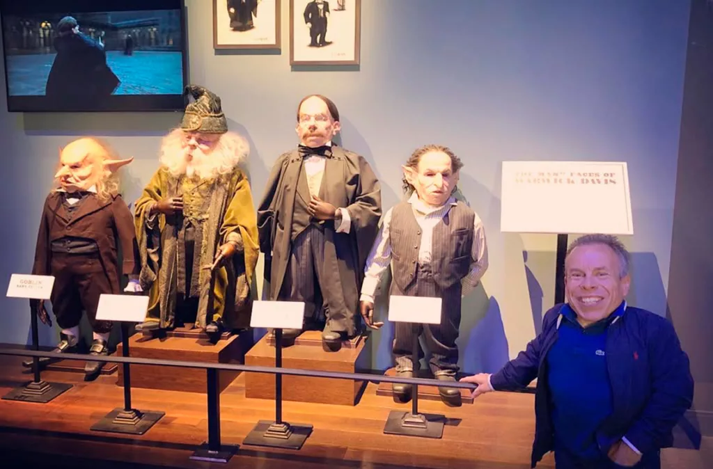 Warwick Davis, el único miembro del elenco original en reincorporar su rol.