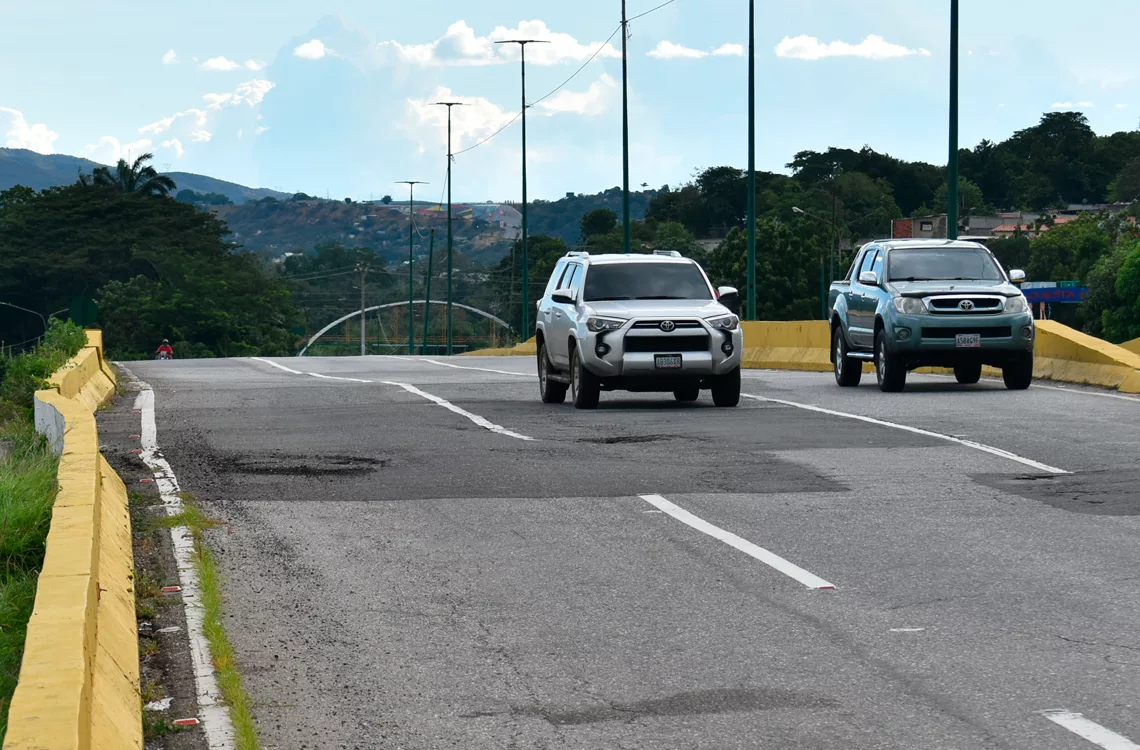 Huecos y hundimiento del asfalto, un riesgo para quienes transitan por la Ribereña
