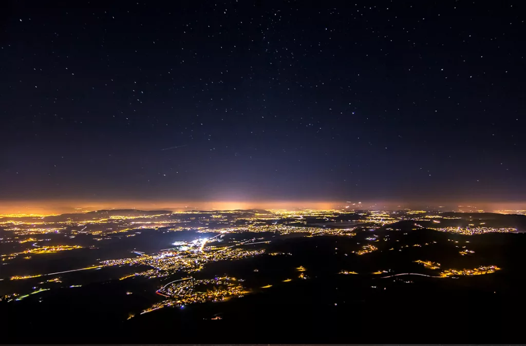 Uso excesivo de luces se convierte en un riesgo para la salud pública