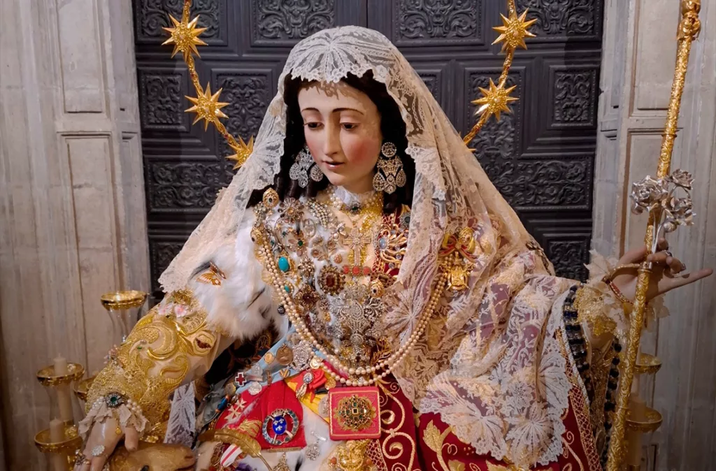 Coronación de la primera imagen esculpida de la Divina Pastora reafirma el valor devocional