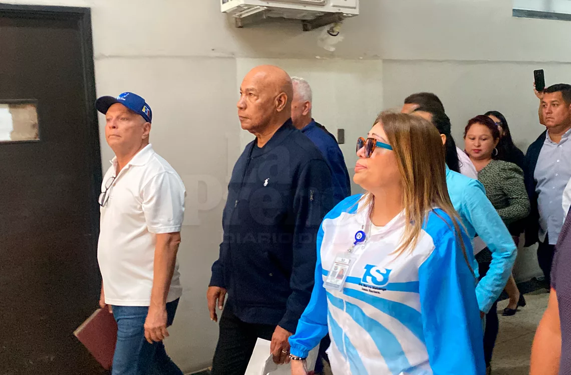 Gobernador Reyes Reyes inspecciona Edificio Nacional y ofrece balance post-sismos
