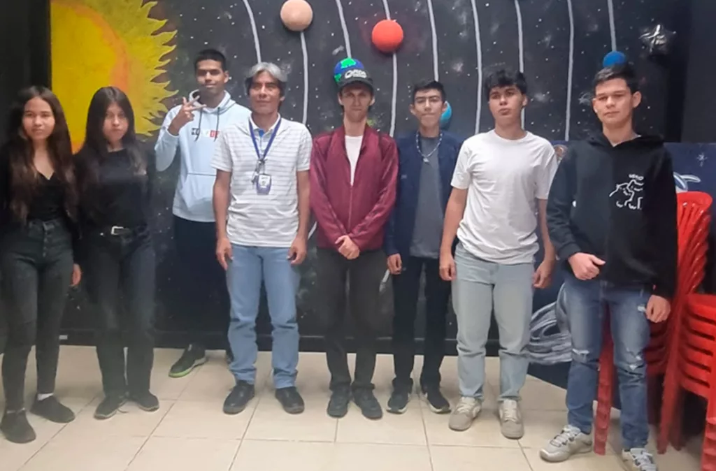 Tres hermanos de Lara compiten en Concurso de Astronomía y Astrofísica