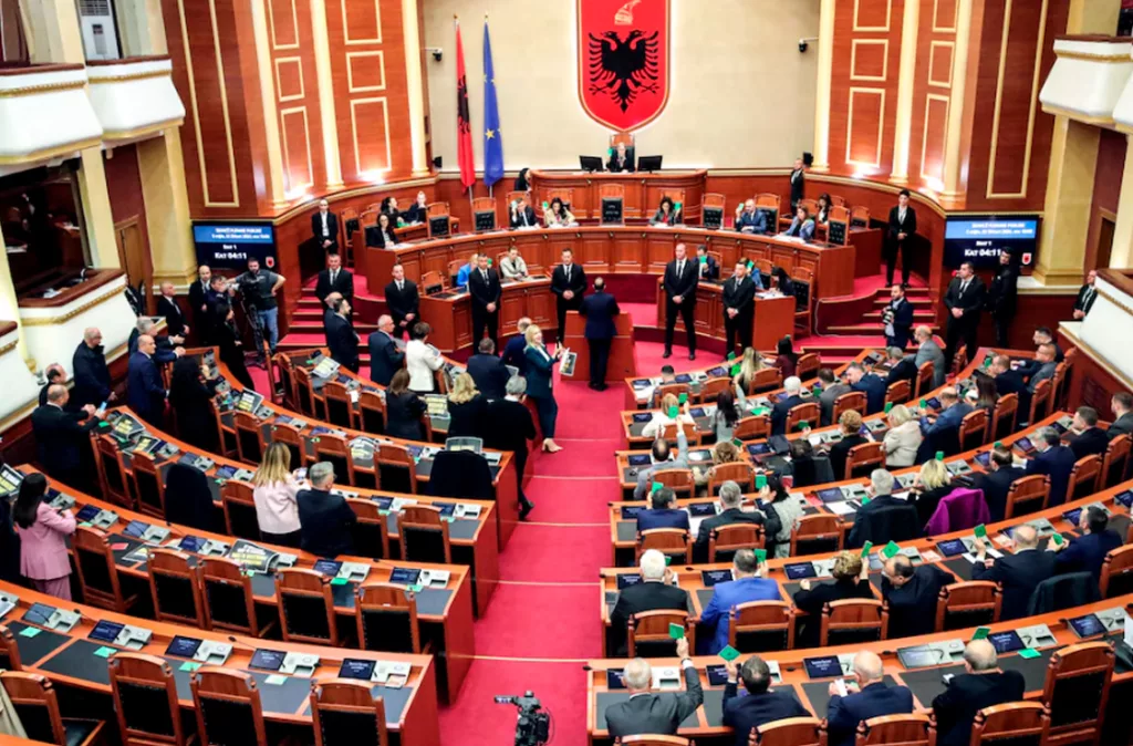 Albania se convierte en el primer país del mundo en nombrar a una IA como parte de su gobierno