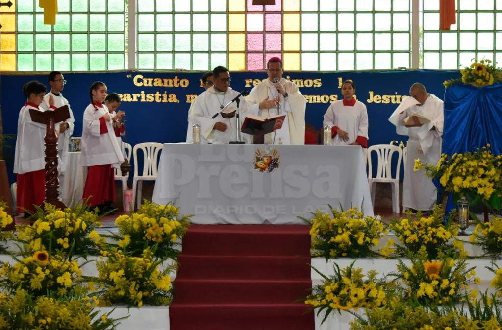 Iglesia católica llama a los jóvenes a buscar la santidad